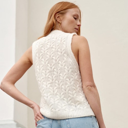 Książka Nordic Chic: Knitting a Modern Wardrobe / Laine Publishing - w języku angielskim