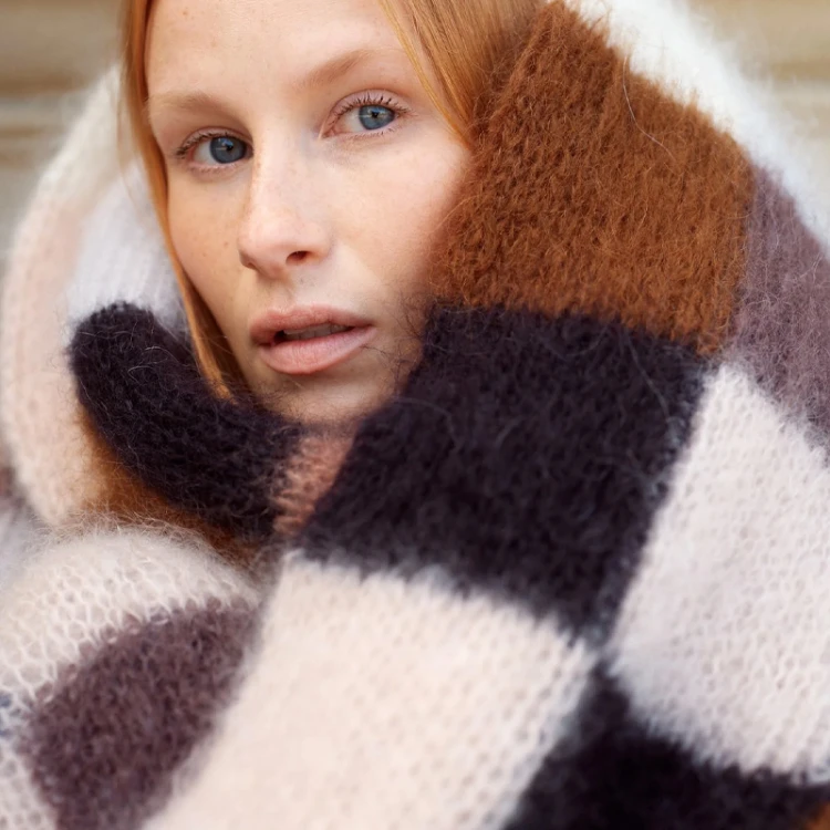 Książka Nordic Chic: Knitting a Modern Wardrobe / Laine Publishing - w języku angielskim