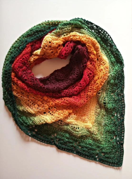 Autorka: Karo Crochet  / Wzór: Daisy Chain by Kirsten Bishop/ 4 nitki, 1400 m, szydełko 4 mm