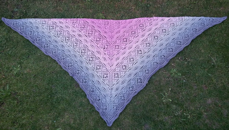 Autorka: Karo Crochet  / Wzór: Daisy Chain by Kirsten Bishop/ 4 nitki, 1400 m