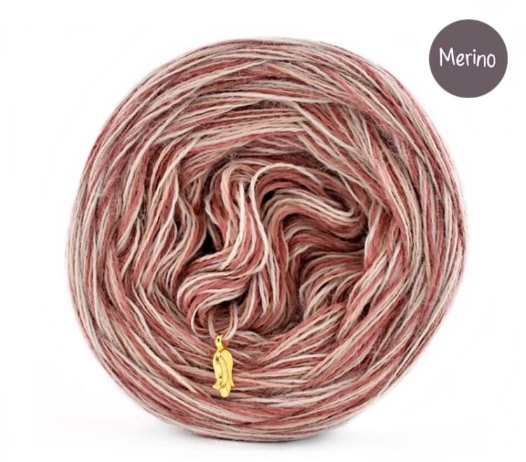 Kokonek Merino Melanż wybranych kolorów. 3 nitkowy Kokonek, po 1 nitce kolorów malwa, zgaszona morela, nude.