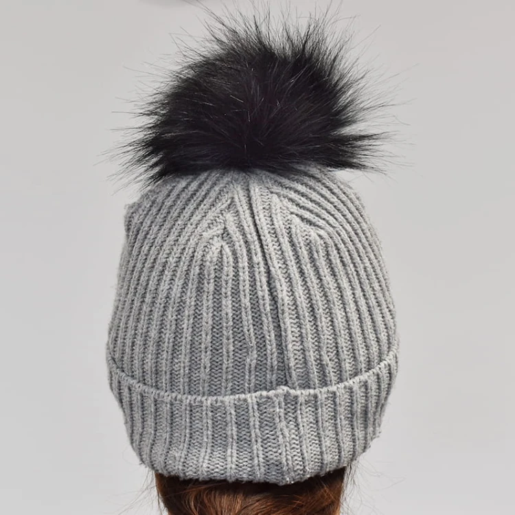Pompon do czapki 12 cm / P-01 / czerń z bielą