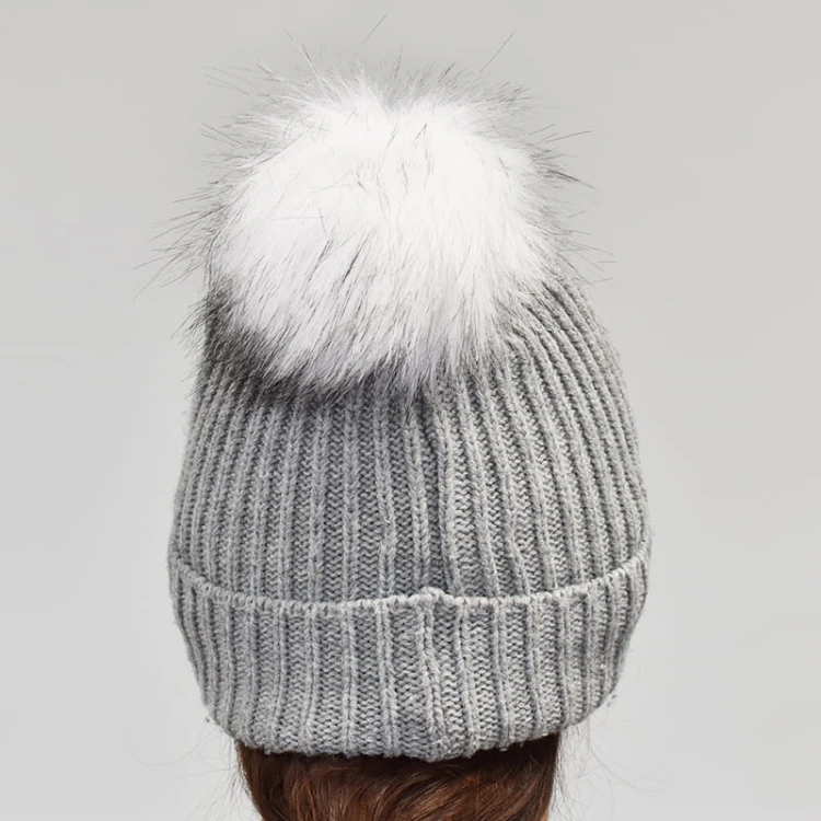 Pompon do czapki 12 cm / P-05 / biel z czernią