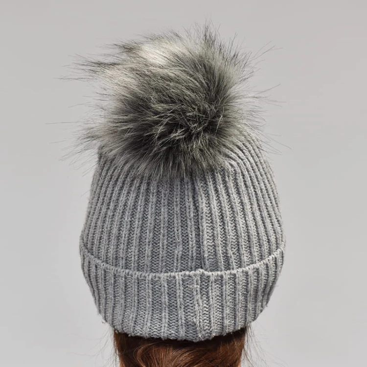 Pompon do czapki 12 cm / P-12 / czerń z szarym