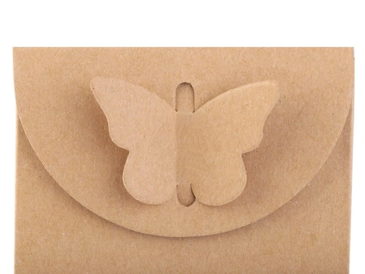Pudełko papierowe z motylkiem / 8,4 x 15 x 5,5 cm