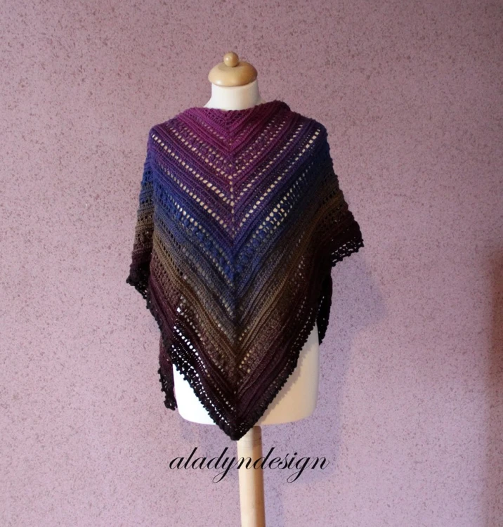 Autorka: Aladyndesign / 4 nitki,  1000 m, /  szydełko 3,5 /Rozmiar  174cm x 72cm /  Wzór:  Secret Paths autorstwa Mijo Crochet