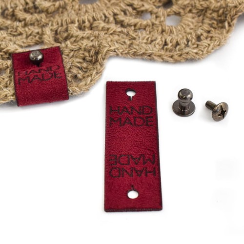 Metka nubuk z nitem "HAND MADE" / bordo / 60 x 20 mm