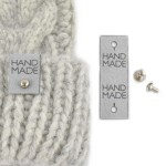 Metka nubuk premium z nitem do czapki "HAND MADE" / jasny szary / 60 x 20 mm / 1 szt.  