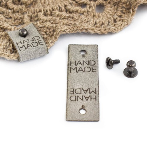 Metka nubuk premium z nitem "HAND MADE" / szary / 60 x 20 mm / 1 szt.