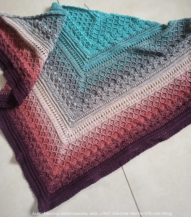 Autor Ewelina Jachimowska, wzór „Lilka”, Kokonek Merino 676 Last Song