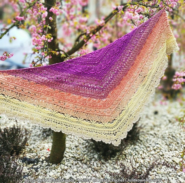 Autor: RęKATEdzieła wzór: "Melisa" od Ayati Crochet i Julitkowe Sprawki