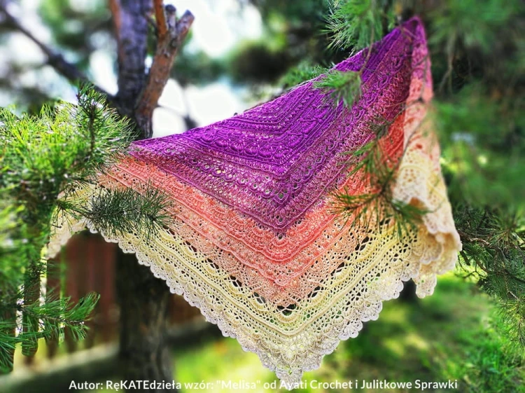 Autor: RęKATEdzieła wzór: "Melisa" od Ayati Crochet i Julitkowe Sprawki