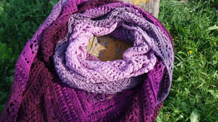Autorka: Handmade by Kwiatkova / Szydełko 3.5
Wzór Milles / Długość nitki 1300 metrów + 250 m ostatniego koloru / Wymiary 210x100 cm bez blokowania