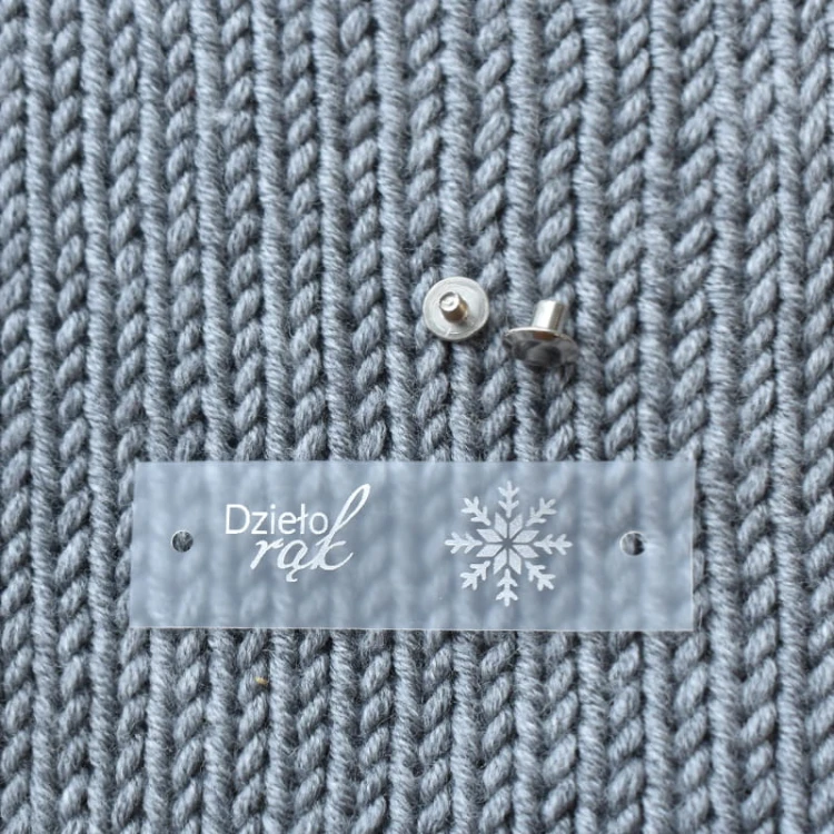 Metka silikonowa z nitem "Dzieło rąk" / śnieżka / srebro / 60 x 20 mm / 1 szt.