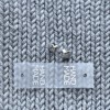 Metka silikonowa z nitem do czapki "HAND MADE" / srebro / 60 x 20 mm / 1 szt.