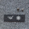 Metka silikonowa z nitem "Dzieło rąk" / śnieżka / czerń / 65 x 20 mm / 1 szt.