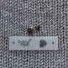 Metka silikonowa z nitem "Dzieło rąk" / serce / czerń / 65 x 20 mm / 1 szt.