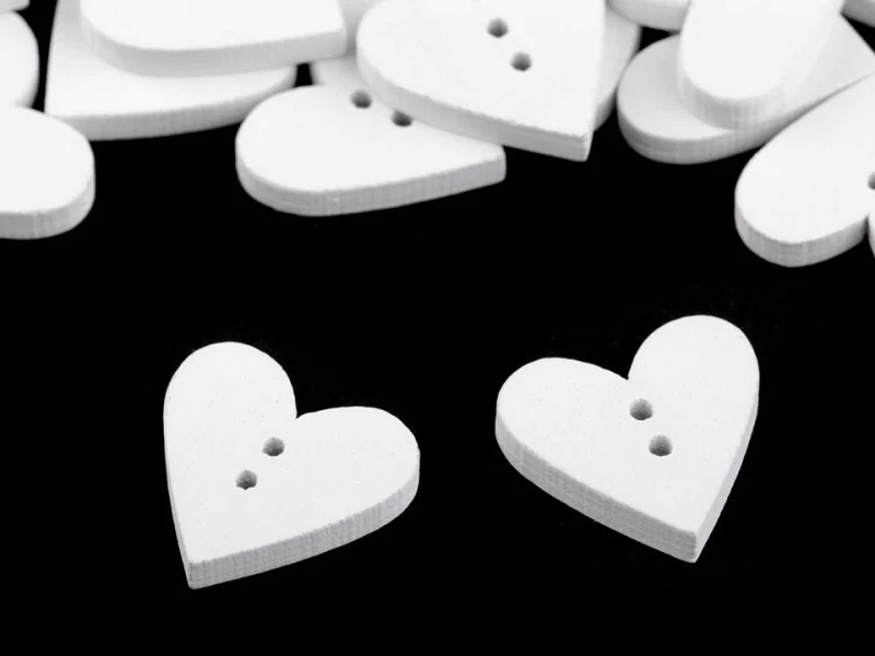 Guzik drewniany serce / 18 x 19 mm / biel / 10szt / 120344