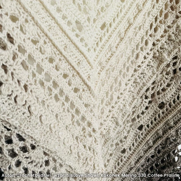 Autor Crochetbydrwi wzór SisLove Shawl Kokonek Merino 330