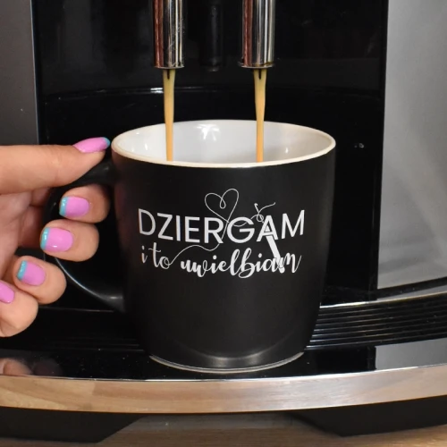 Kubek KOKONKI "Dziergam i to uwielbiam" - wersja szydełko