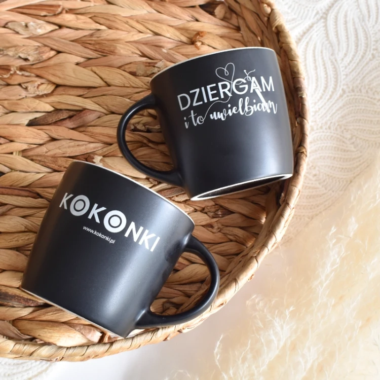 Kubek KOKONKI "Dziergam i to uwielbiam" - wersja szydełko