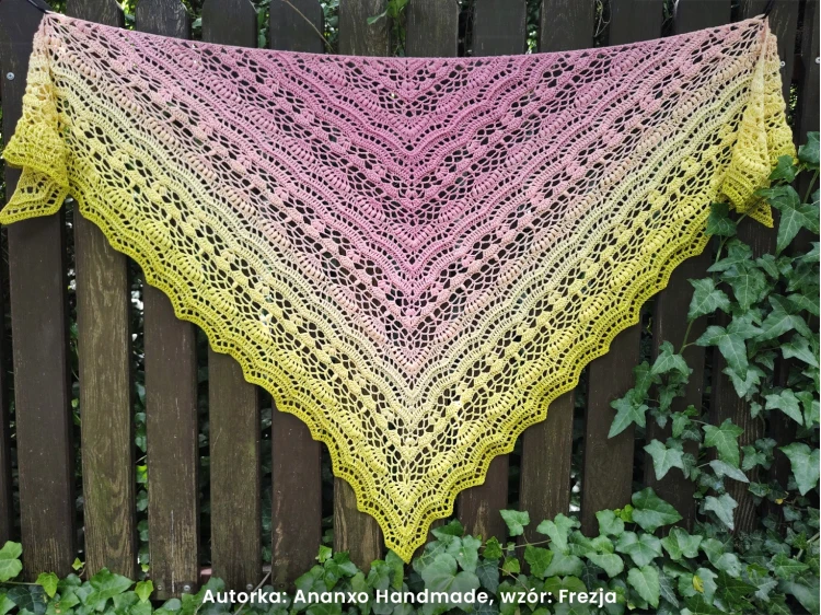 Autorka Ananxo Handmade wzór Frezja