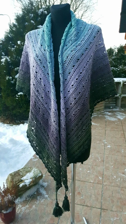 Autorka: Aleksandra Grabińska - Tagiloni hand made
Wzór: Bruinen
Motek: Patyna/lawenda/blady fiolet/khaki/butelkowa zieleń