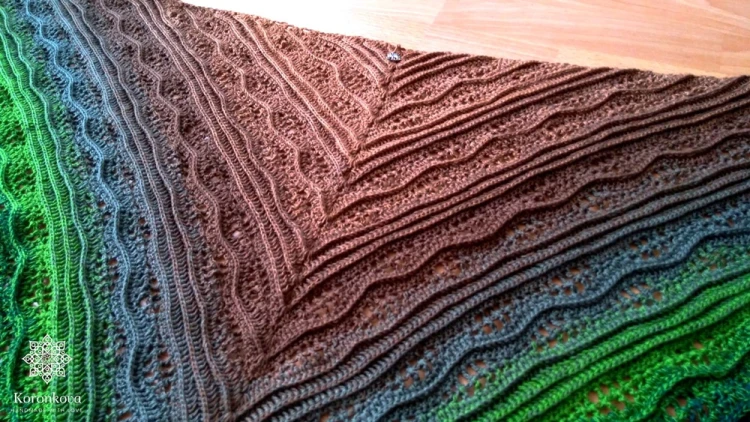Koronkova
Wzór: Kalinda (Sylwia -  ttp://mycrochetory.com)
Liczba nitek: 3 nitki
Długość: 1100 m
Waga: 220 g
Szydełko: Knit Pro 3,5 mm