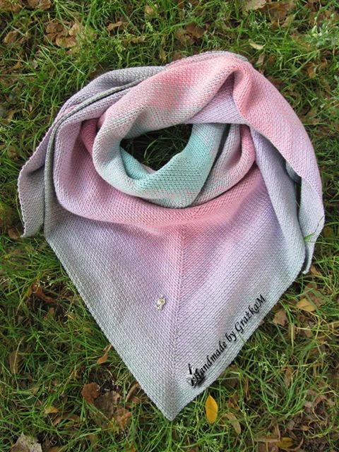 Autorka: Handmade by GrażkaM/ Wzór: mech/ motek 1800 m/ Wymiar chusty: 177/79