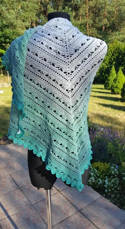 Wzór: Bruinen / Autorka:  Tagiloni hand made, motek 3 nitki 1500 m