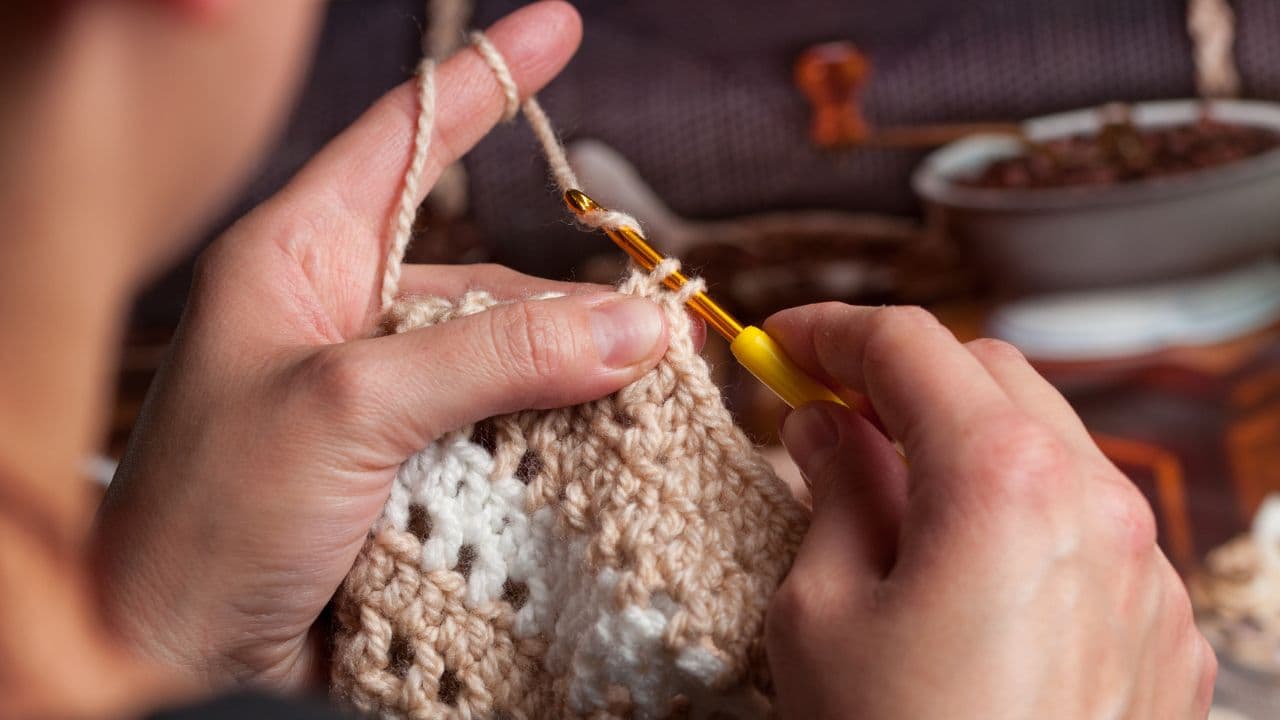 Pomysł na prezent DIY na Dzień Matki – co zrobić na szydełku, by zachwycić mamę?